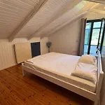 Whitehome Apartman *