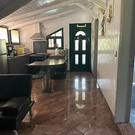 Whitehome Apartment